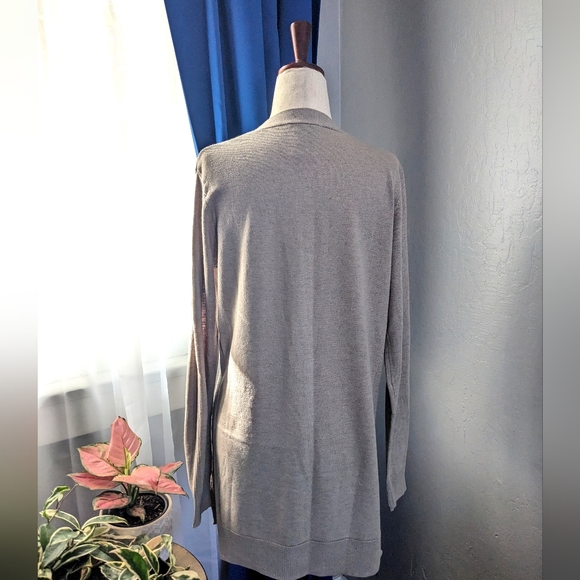 🔴SOLD🔴 Simple knit cardigan NWOT - Picture 3 of 5